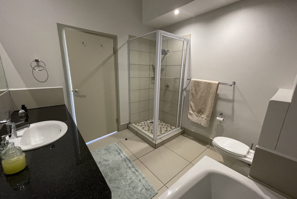 Main en suite bathroom