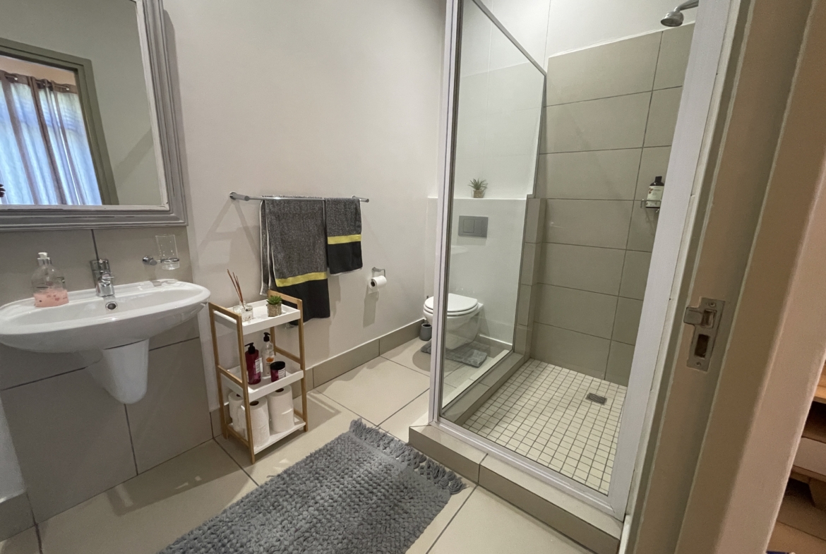 Second bathroom en suite