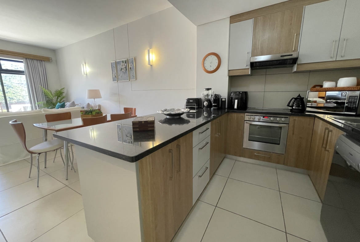 Kitchen / dining area and lounge