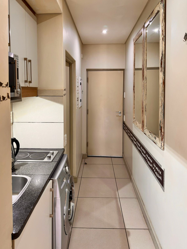 The Heroldsbay 607 studio kitchenette