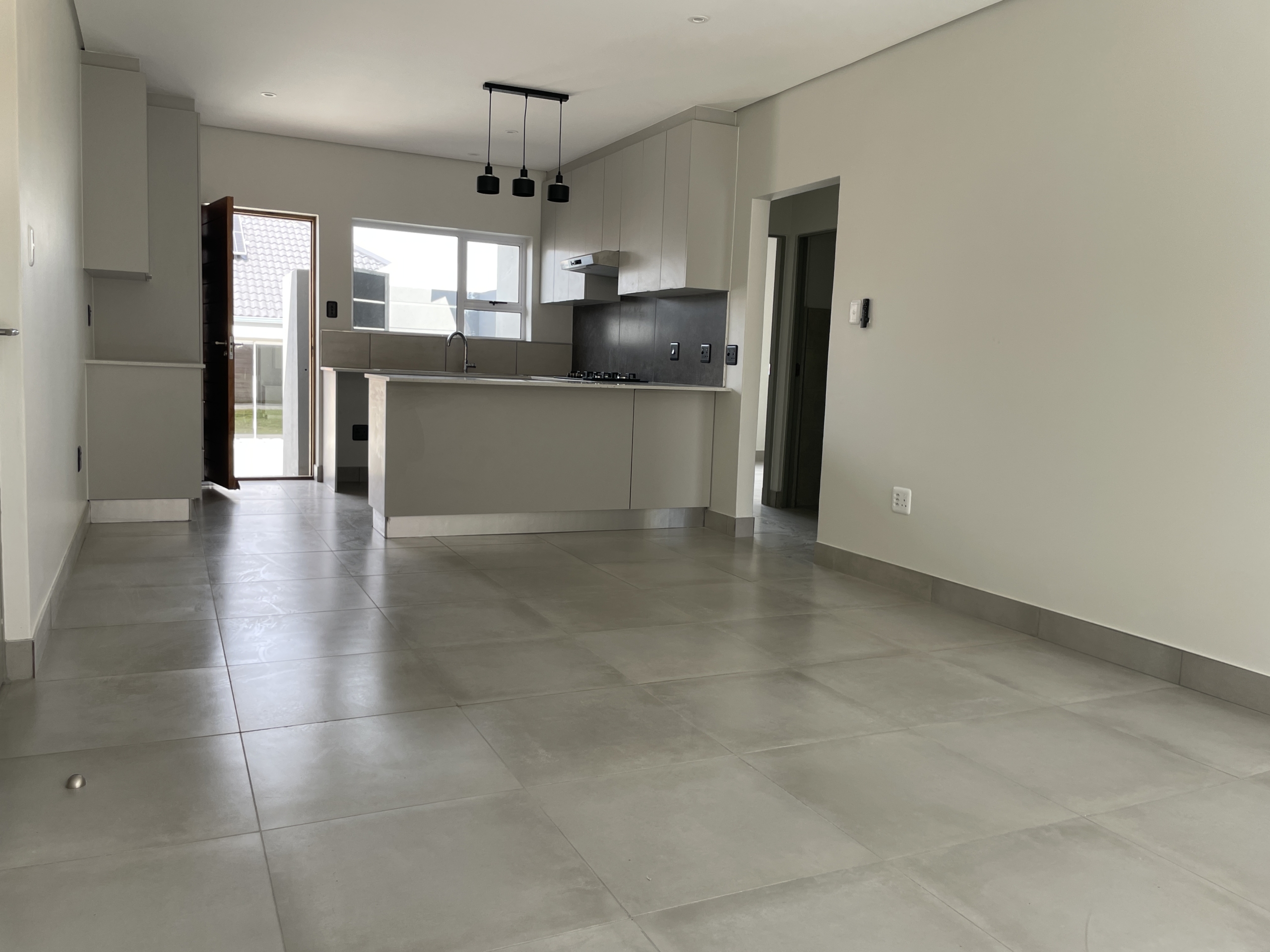 Open plan lounge / kitchen