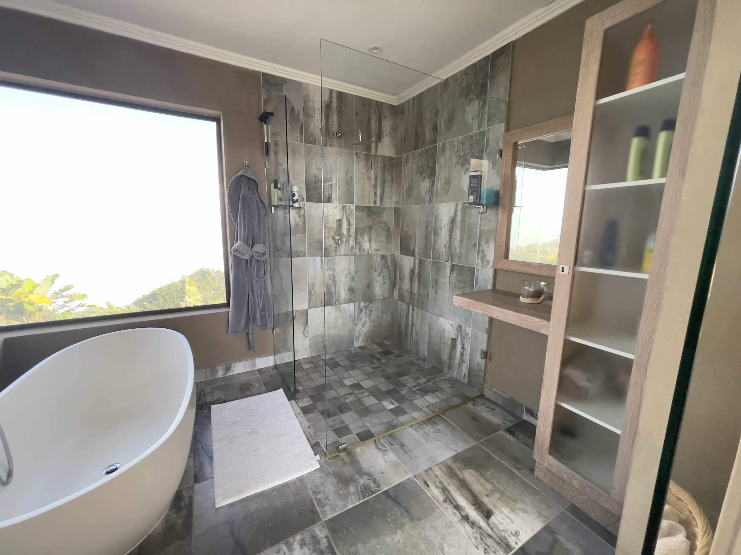 4 BEDROOM HOUSE WILDERNESS