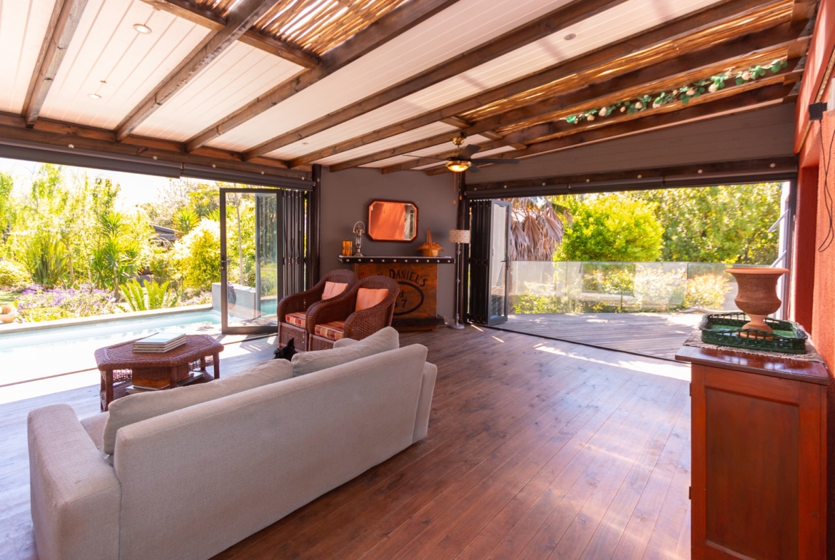 BLANCO INCOME GENERATING 4 BEDROOM HOME