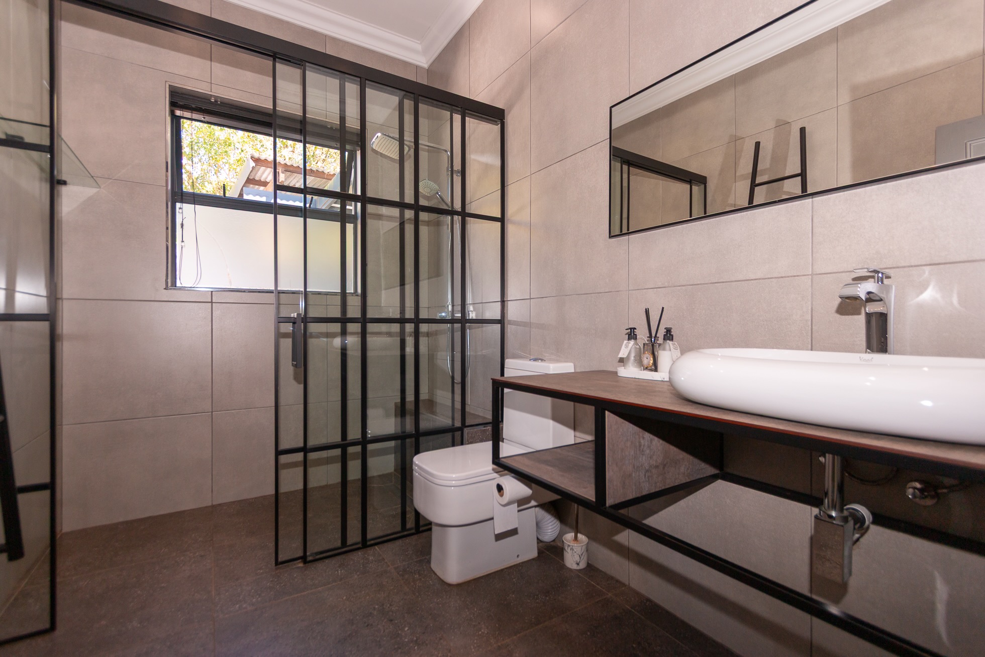 BLANCO INCOME GENERATING 4 BEDROOM HOME