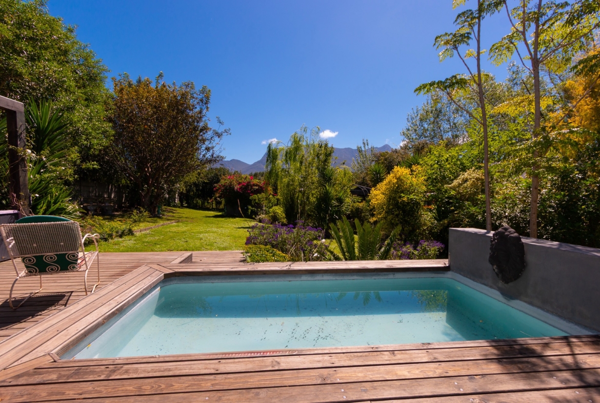 BLANCO INCOME GENERATING 4 BEDROOM HOME