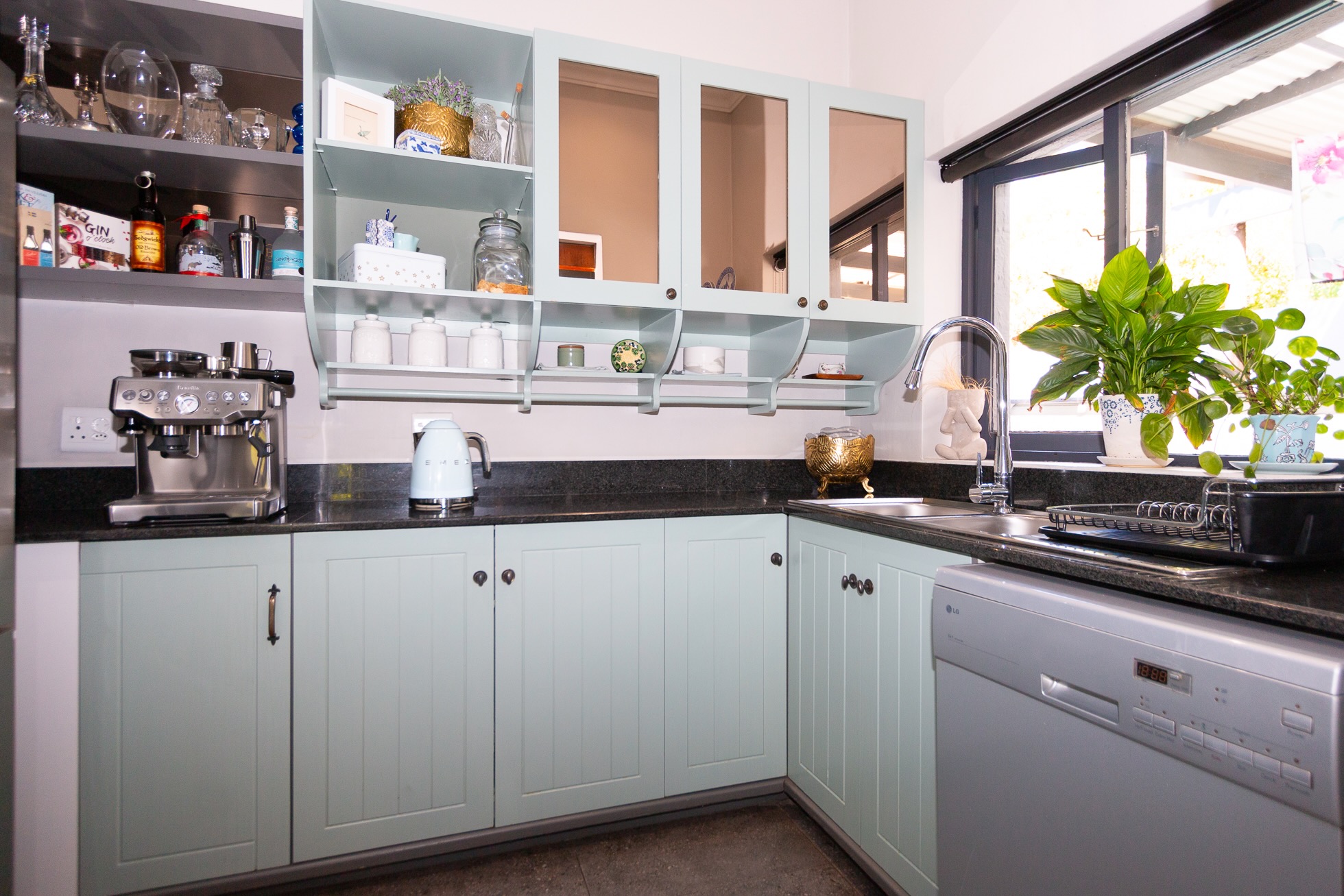 BLANCO INCOME GENERATING 4 BEDROOM HOME