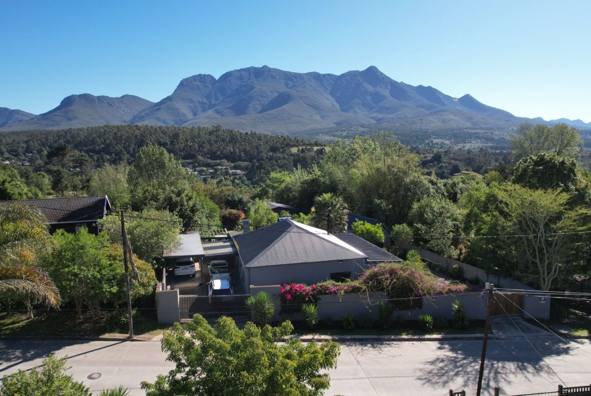 BLANCO INCOME GENERATING 4 BEDROOM HOME