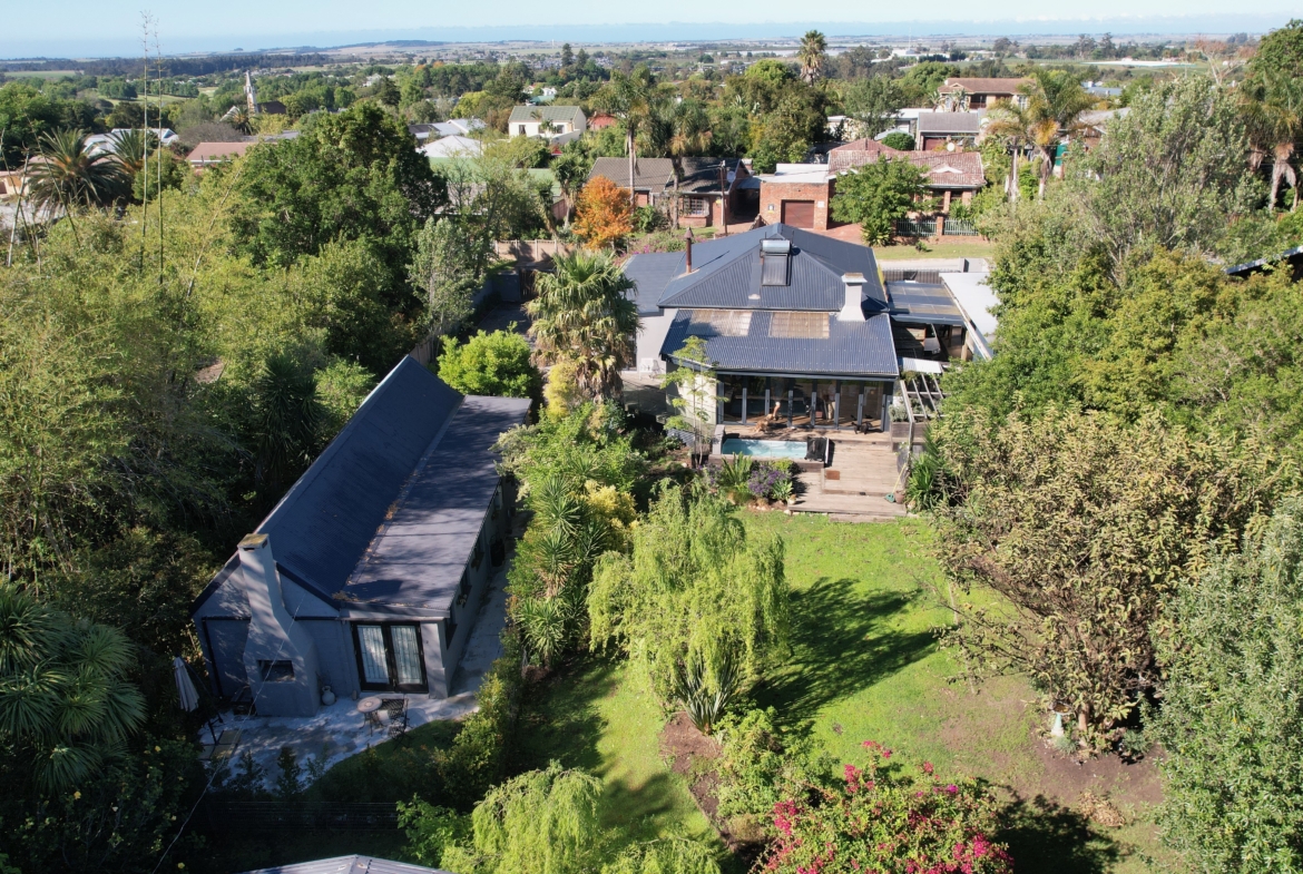 BLANCO INCOME GENERATING 4 BEDROOM HOME