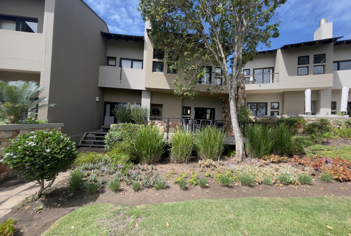 OUBAAI GOLF ESTATE HOLIDAY RENTAL