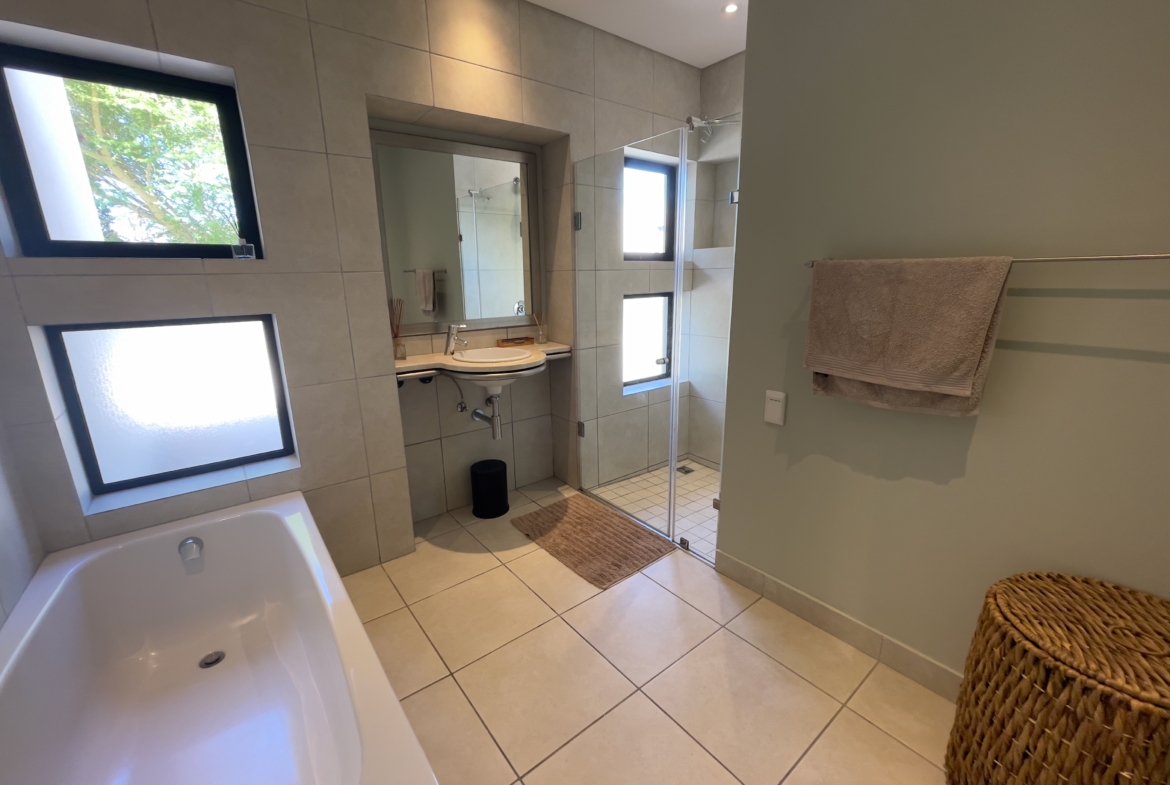 OUBAAI GOLF ESTATE HOLIDAY RENTAL