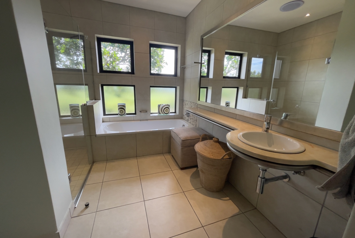 OUBAAI GOLF ESTATE HOLIDAY RENTAL